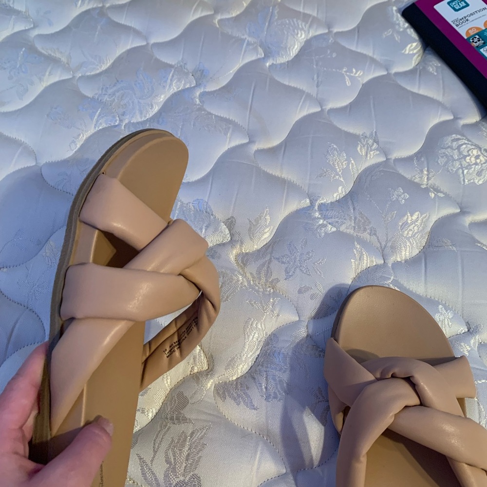 Sandles - Picture 5 of 8